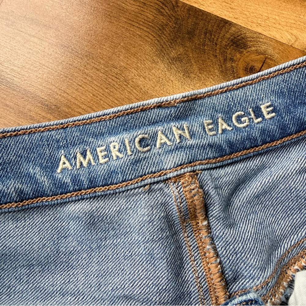 American Eagle Baggy Jean High Rise Relaxed Light Washed Rigid Denim Size 10 Reg - Picture 6 of 11